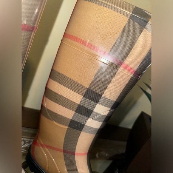 TALL CLASSIC BURBERRY RAIN BOOTS - Picture 8 of 14